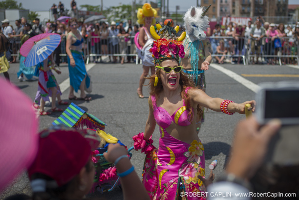 MermaidParade2013_03