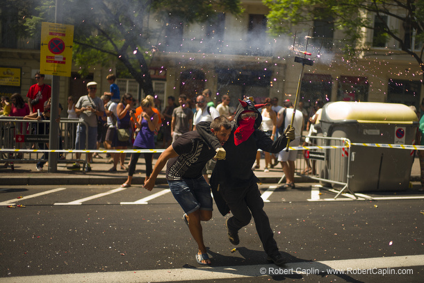 Les Festes de Gràcia. Photo by Robert Caplin